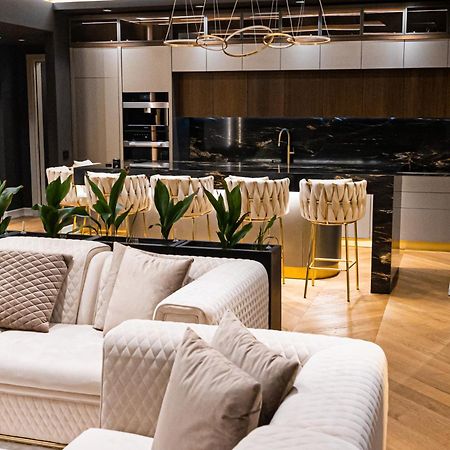 Deluxe Aparthotel Marwell Residence Suceava Exteriör bild
