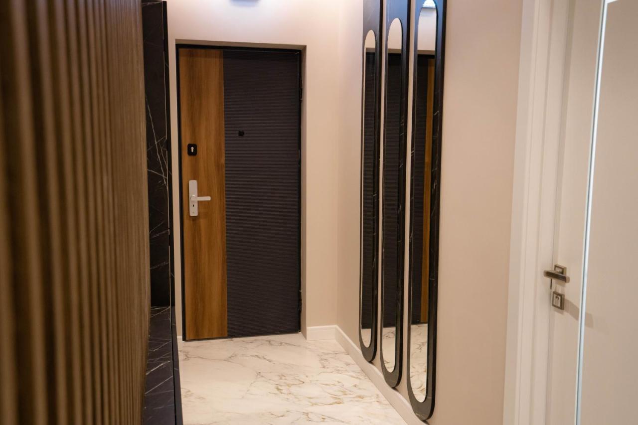Deluxe Aparthotel Marwell Residence Suceava Exteriör bild