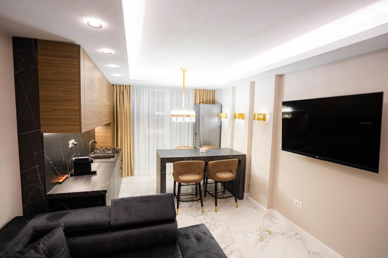 Deluxe Aparthotel Marwell Residence Suceava Exteriör bild