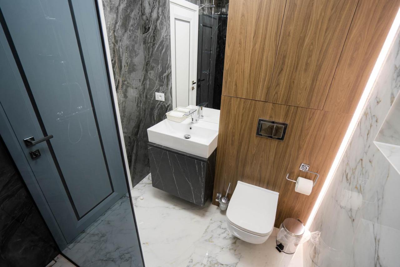 Deluxe Aparthotel Marwell Residence Suceava Exteriör bild