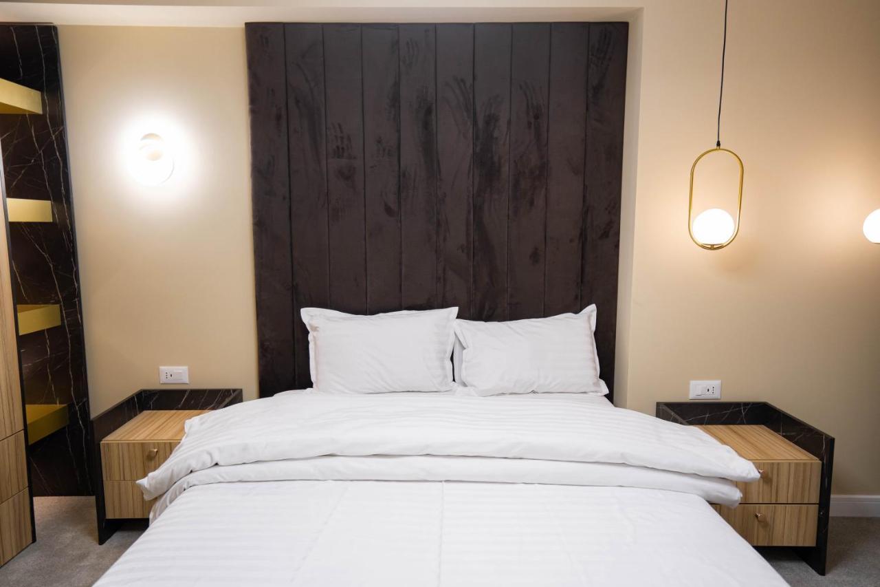 Deluxe Aparthotel Marwell Residence Suceava Exteriör bild