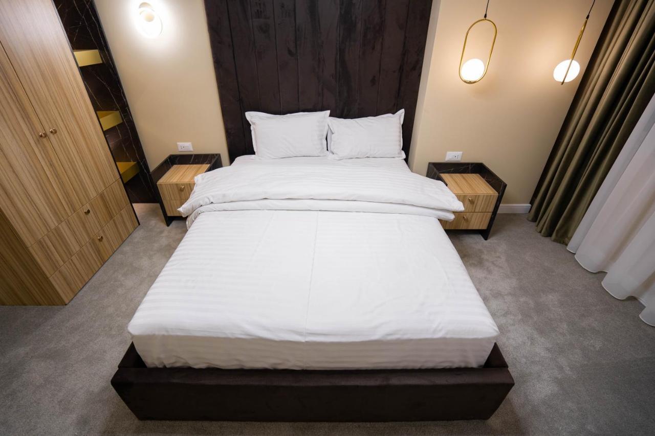 Deluxe Aparthotel Marwell Residence Suceava Exteriör bild