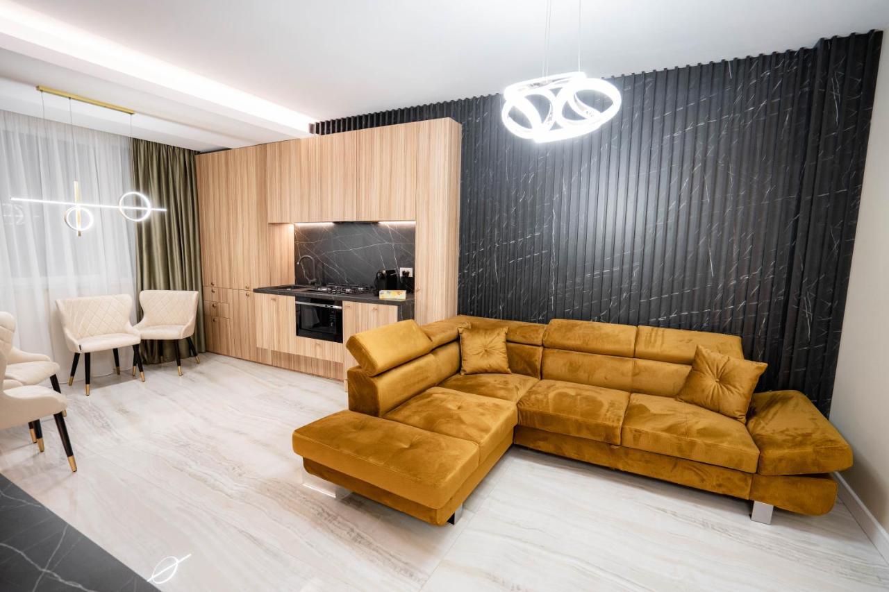 Deluxe Aparthotel Marwell Residence Suceava Exteriör bild