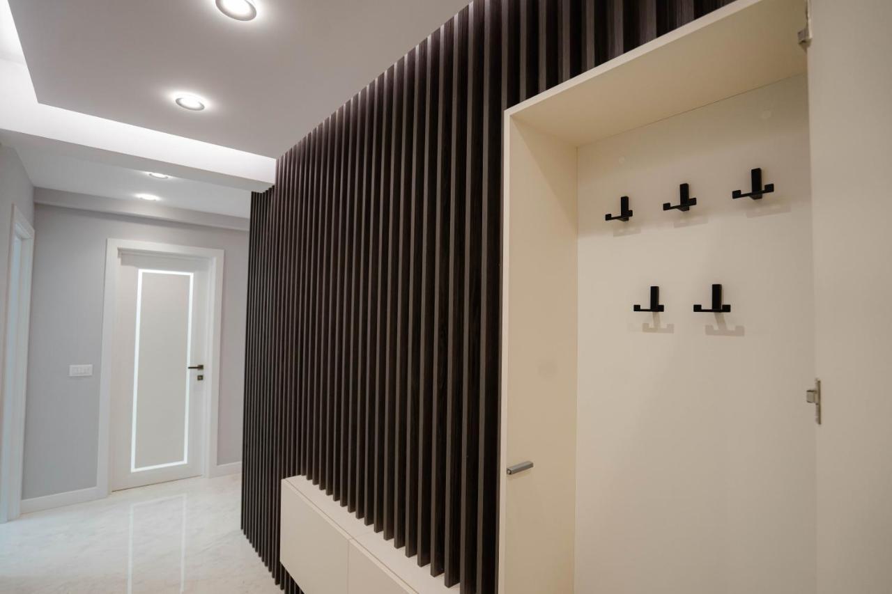 Deluxe Aparthotel Marwell Residence Suceava Exteriör bild