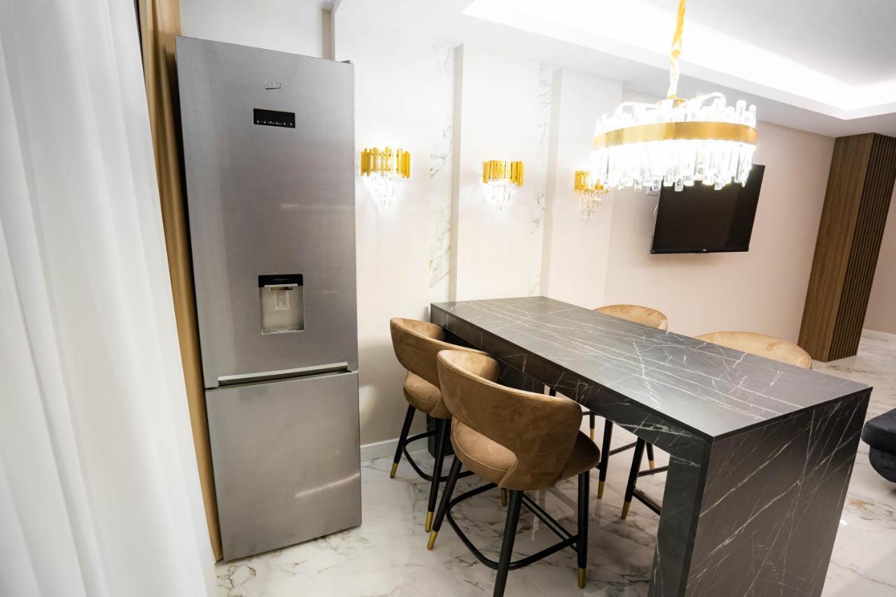 Deluxe Aparthotel Marwell Residence Suceava Exteriör bild