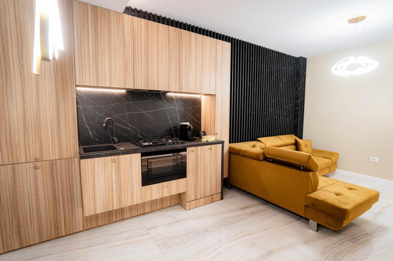 Deluxe Aparthotel Marwell Residence Suceava Exteriör bild