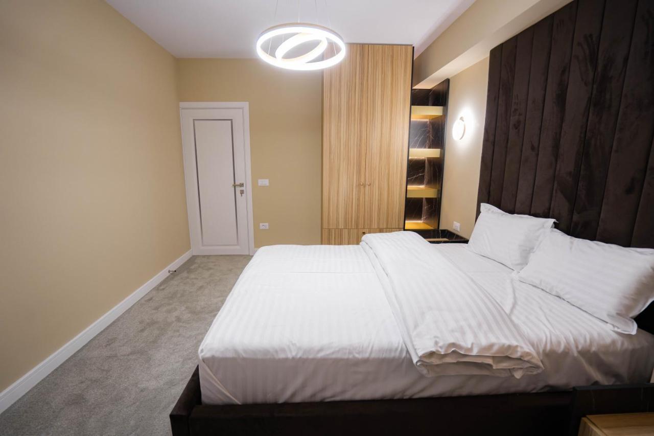 Deluxe Aparthotel Marwell Residence Suceava Exteriör bild