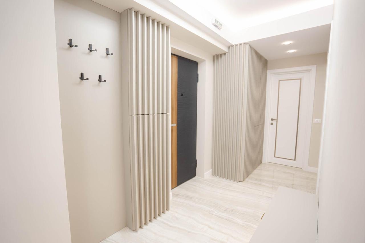 Deluxe Aparthotel Marwell Residence Suceava Exteriör bild