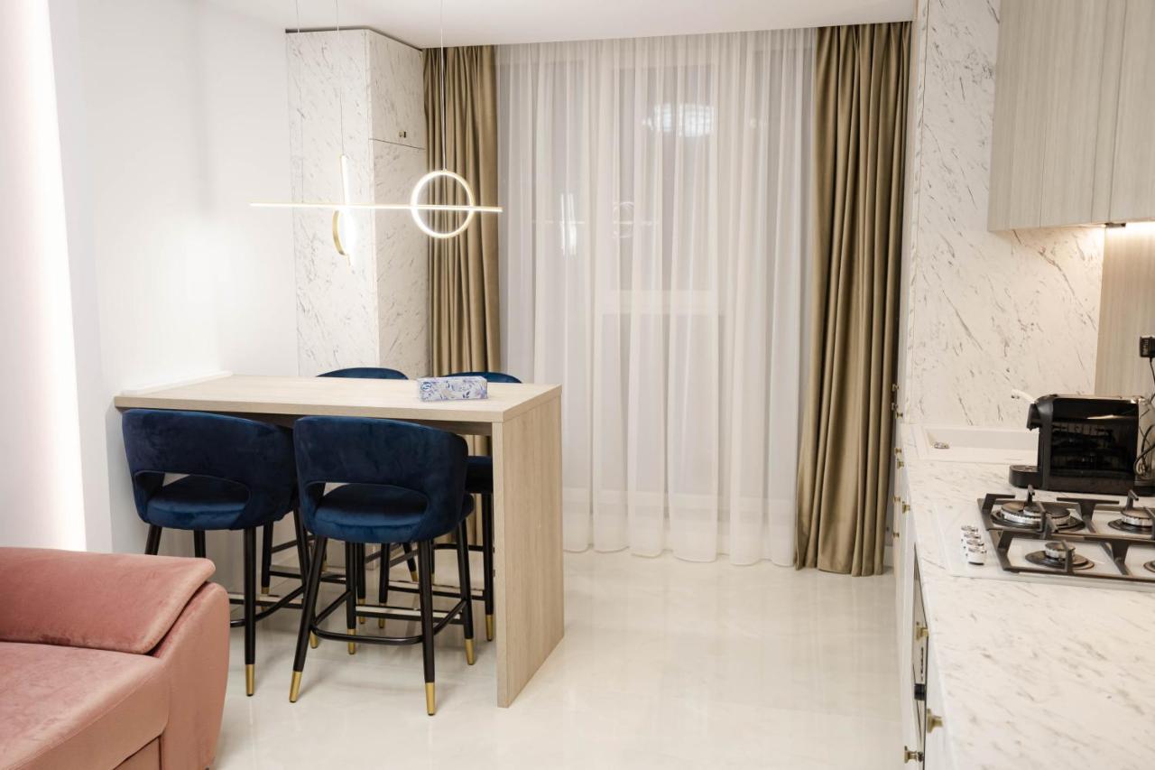 Deluxe Aparthotel Marwell Residence Suceava Exteriör bild