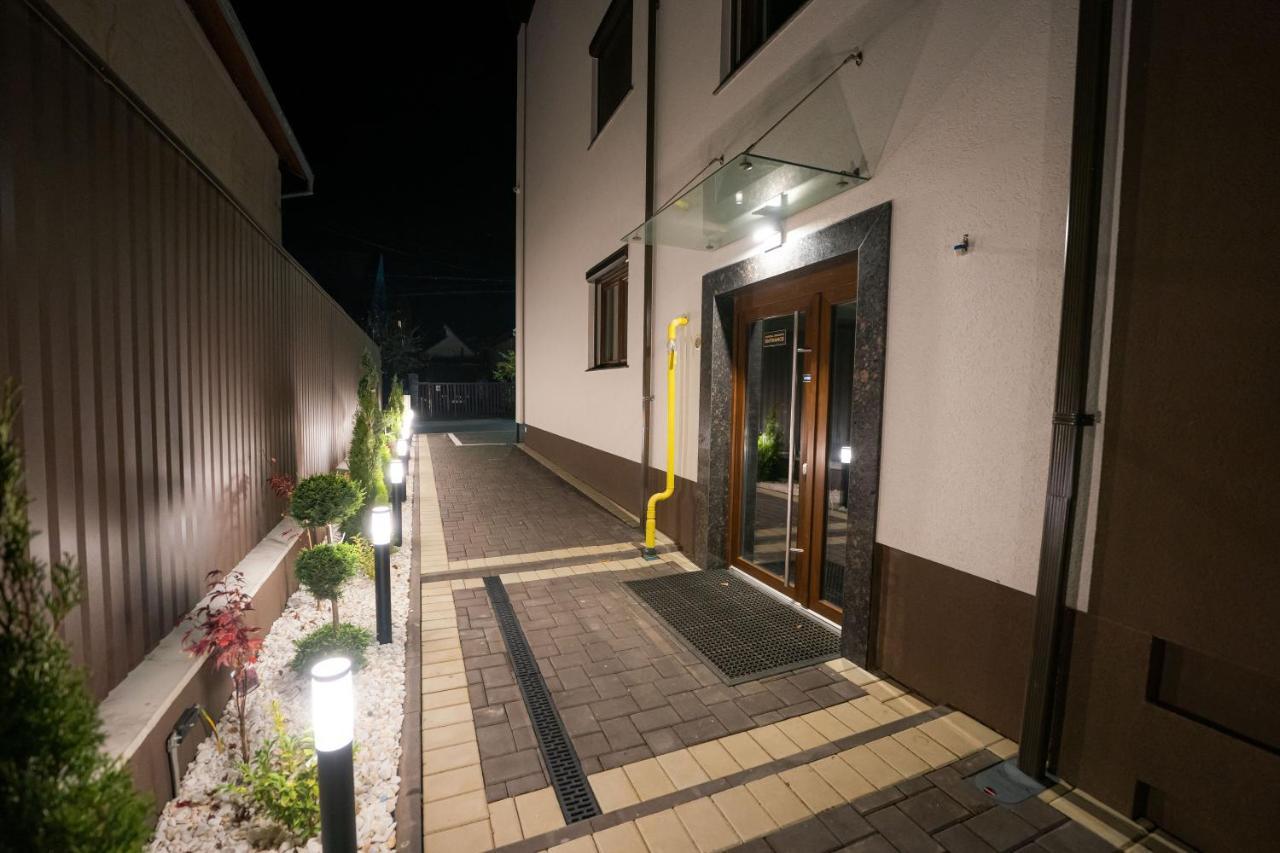 Deluxe Aparthotel Marwell Residence Suceava Exteriör bild