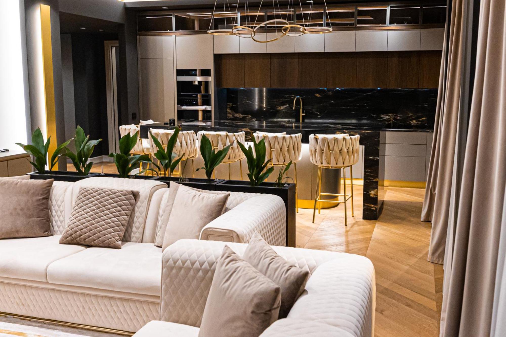 Deluxe Aparthotel Marwell Residence Suceava Exteriör bild